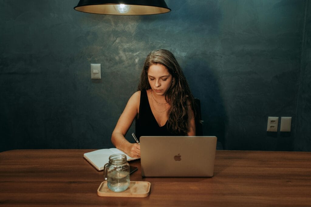 Guide comparing sole proprietorship, LLC, and S-Corp for freelancers